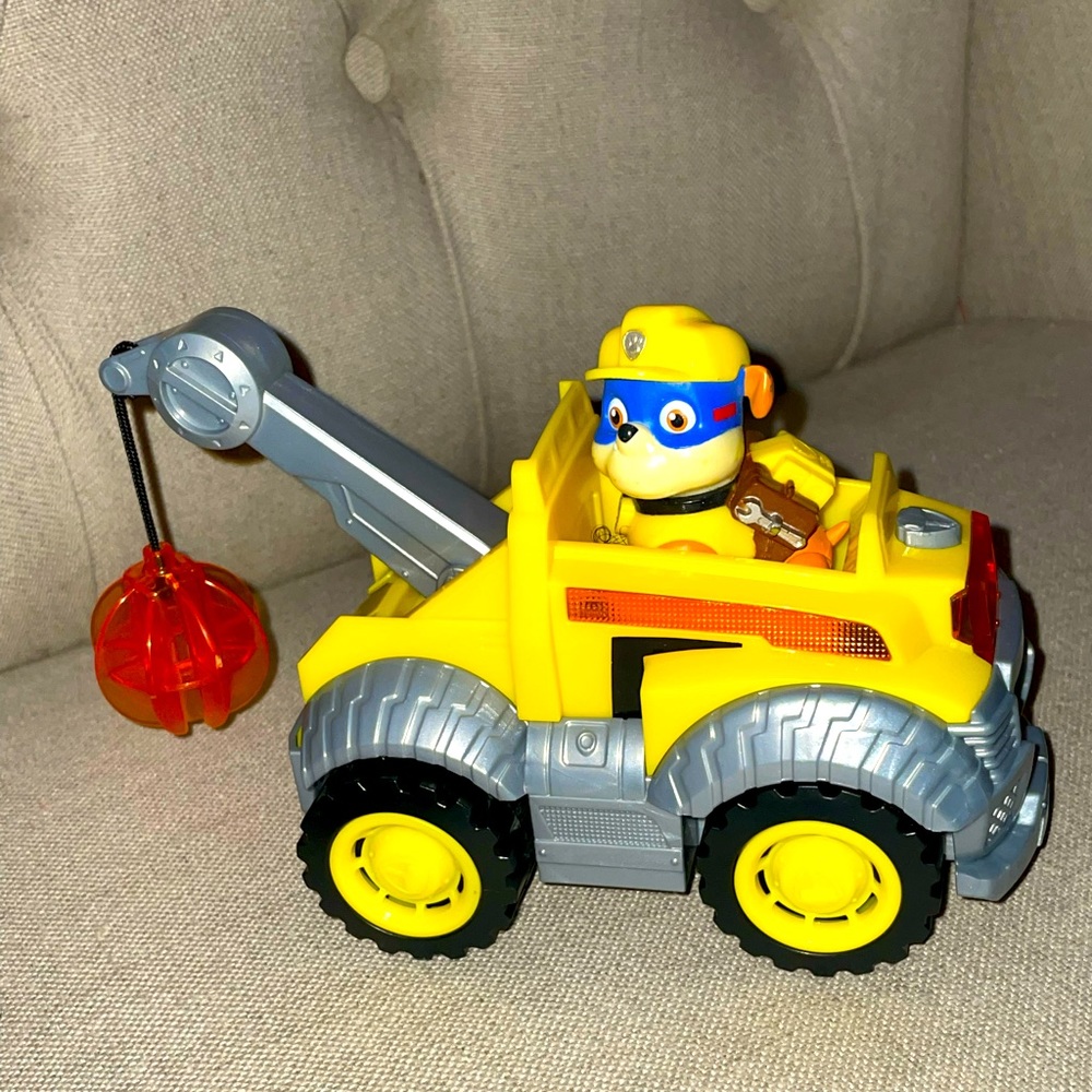 PAW Patrol Mighty Pups Rubble’s Deluxe Vehicle
& Figure Backpack Wrecking Ball